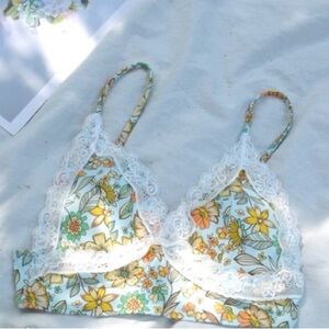 CUPSHE NWT floral lace bikini top